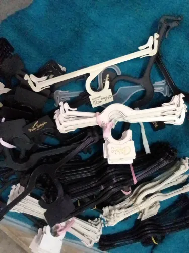 Lote 98 cabides de lingerie