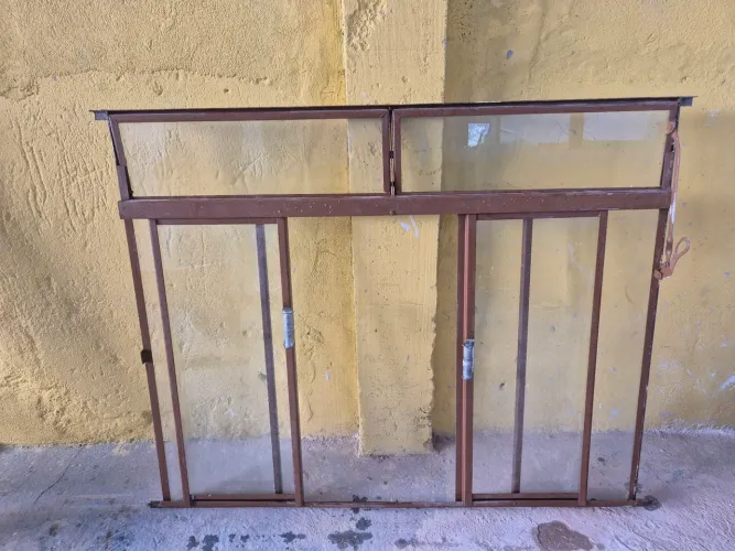 Janelas, peitoril e guarnição de granito