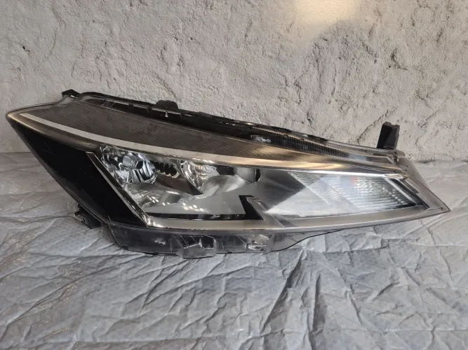 Farol dianteiro direito Nissan kickns 2022 a 2025 original c detalhe 