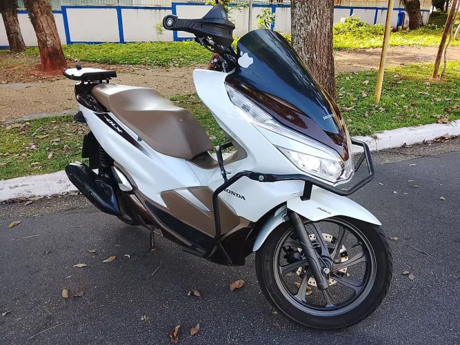 PCX DLX 2021