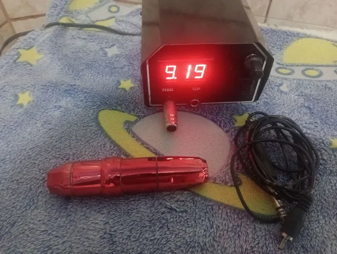 Máquina de tatuagem pen com fonte