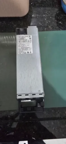 fonte de alimentação redundante Cisco de 715W AC.