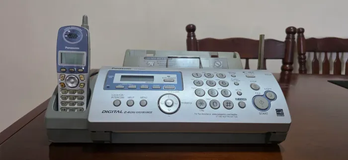 Fax Panasonic KX-FG2451 em ótimo estado 