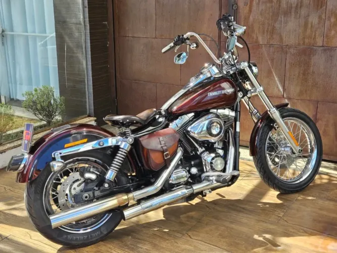 HARLEY-DAVIDSON DYNA SUPER GLIDE CUSTOM 2011 (FULL ACESSÓRIOS E PEÇAS ORIGINAIS)