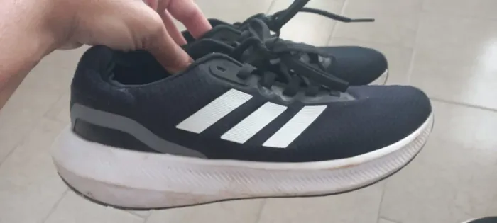 Tênis adidas tamanho 38