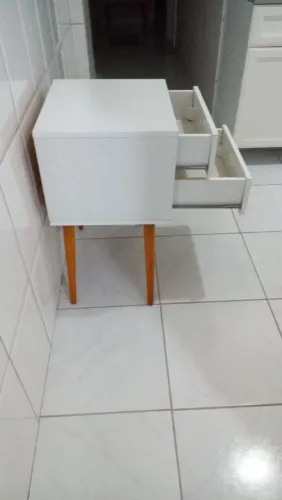 Mesa de cabeceira retrô