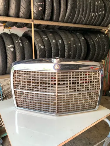 Grade da Mercedes Benz 1970 Em Ótimo Estado