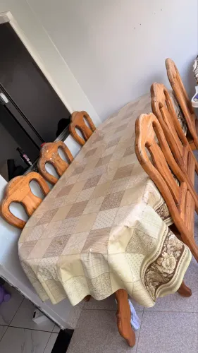 Vendesse jogo de jantar de madeira