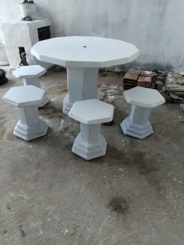 Mesa de cimento a venda.