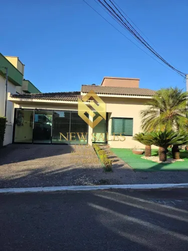 Casa em condominio- 3 suítes, 230m², 4 vagas, piscina- Jardins Madri