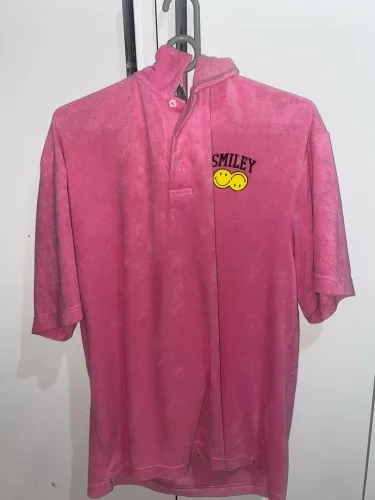 Camiseta Polo Rosa Smiley x H & M