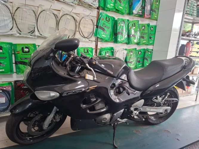 Gsx750 f muito conservada