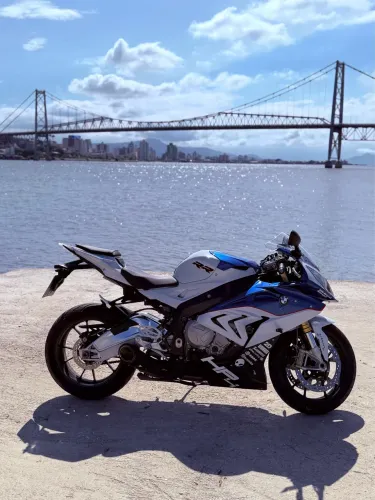 S1000RR PARA QUEM GOSTA DE MOTO ESPOTIVA
