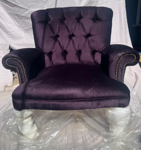 Poltrona Arttzzi Original em Veludo Preto | Nova | Alto Padrão | Embalada