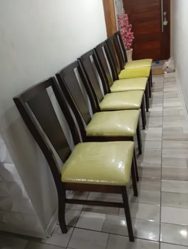 Jogo de cadeiras de madeira para sala de jantar. Viamão