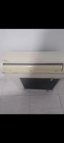 Vendo ar condicionado 18 mil BTUs por 1,200 reais.