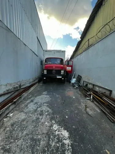 GALPÃO COM 800M2 DE ÁREA TOTAL NA COSME FERREIRA/TIRADENTES