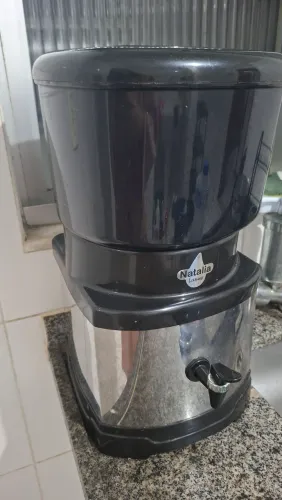 Filtro de água com cuba de barro