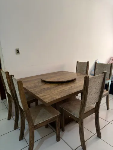 Mesa 4 cadeiras e centro giratório