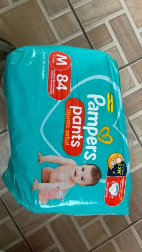 Fraldas Pampers pants M com 84 unidades