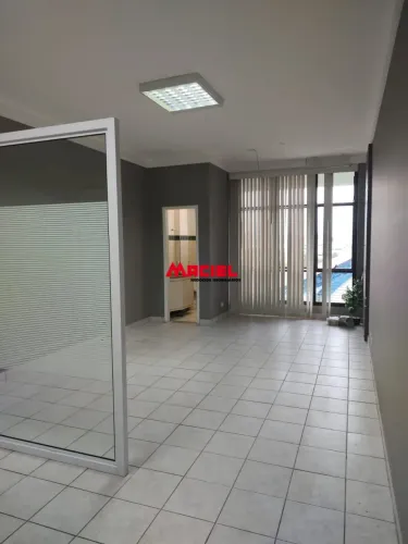 Vaga! Sala comercial no Ed New Port (Floradas de São José) - 1 WC / 1 garagem