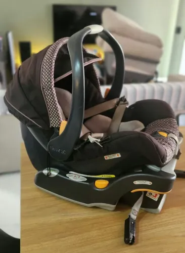 Carinho de bebe completo com bebê co forteo marca chico