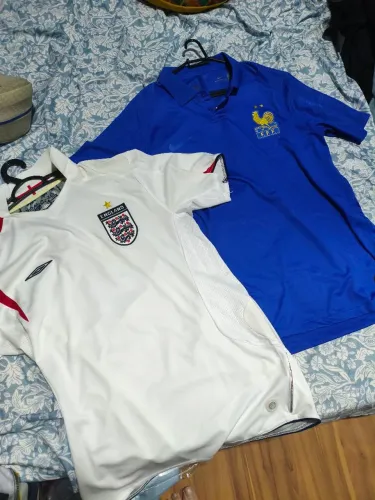 2 camisas retro (Inglaterra e França) modelo jogador