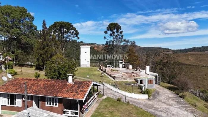 Casa com 02 Quartos e Preço Baixo na Região do Parque da Ferradura - Campos do Jordão/SP