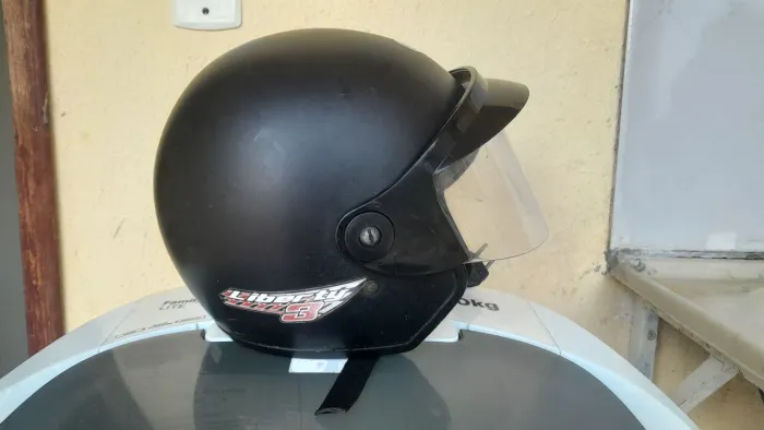 Capacete aberto libert 3 preto tamanho 58, barato ( desapego)