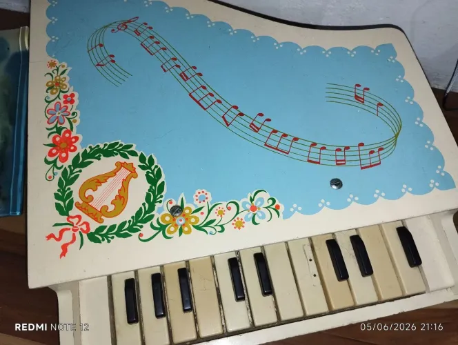 Piano caixa de música, antiguidade.