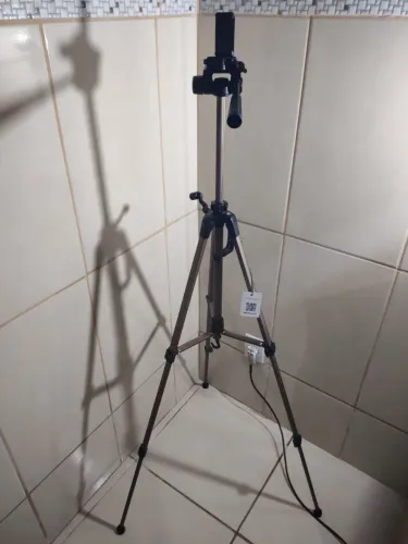Vendo tripé ajustável em diversos ângulos de 140 cm semi profissional