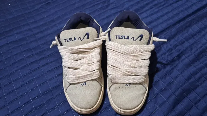 Tênis tesla