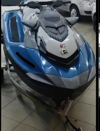 Vendo jet ski com carretinha