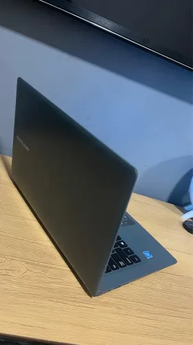 Vendo notebook novo valor 600 reais pra vende logo