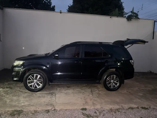 Toyota Hilux SW4 SRV D4-d 4X4 3.0 TDI Dies. AUT 2012