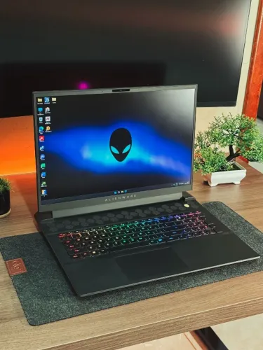 Notebook Dell Alienware M18 R1 Preto 32gb 4tb Ssd Rtx 4090