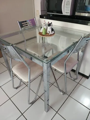 Mesa Quadrada Vidro Temperado com 3 CADEIRAS Estofadas Cromadas