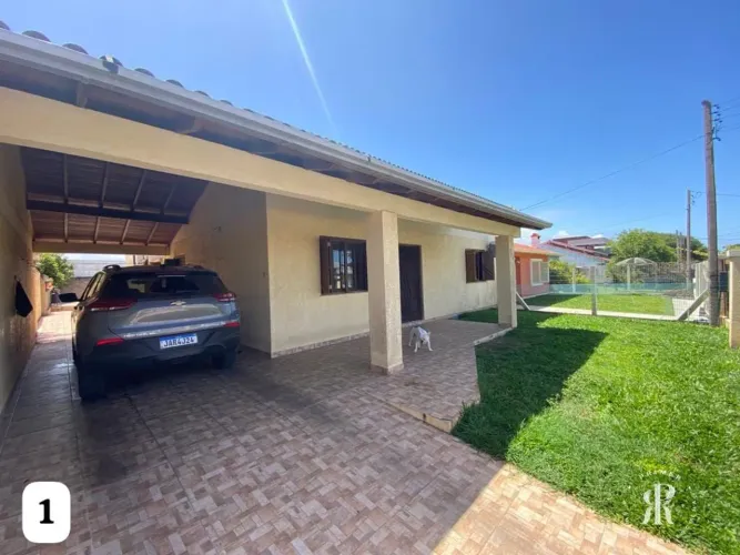 Casa com piscina a venda no coração de Imbé