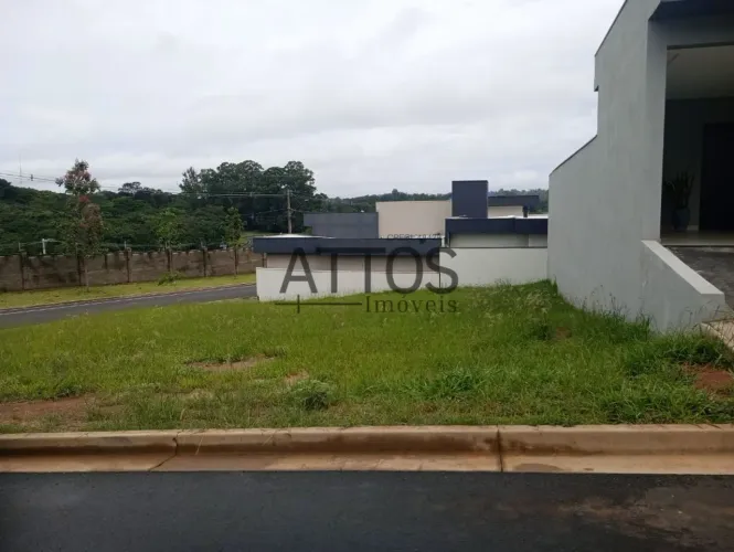 Terreno à Venda no Condomínio Village São Carlos IV