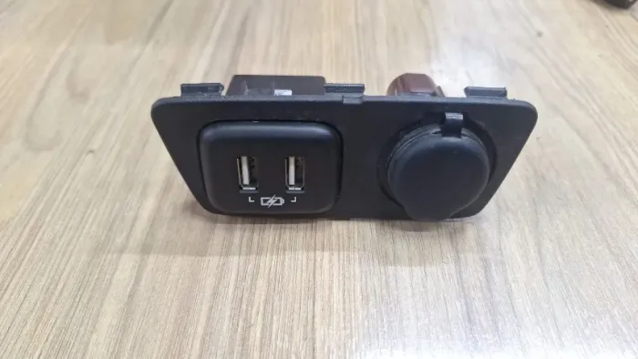 Tomada 12v Entrada Usb Onix