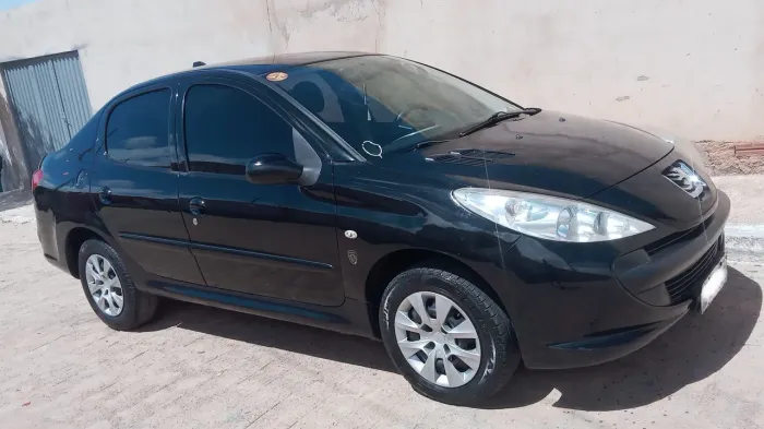 Peugeot 207 Sedan Passion XR 1.4 Flex 8V 4P 2012