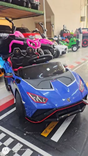Carro elétrico infantil para menino