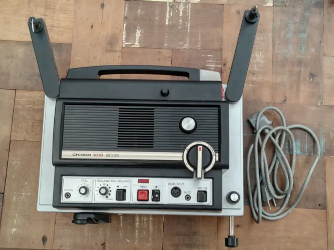 Projetor de Filme Super 8 Sonoro Chinon Sound 8000 - Vintage / Colecionador