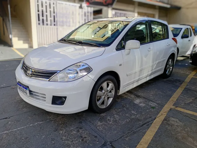 Nissan Tiida SL 1.8/1.8 Flex 16V Aut. 2013