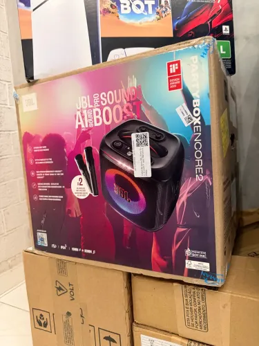 Partybox Encore 2 Garantia 1 ano com dois microfones