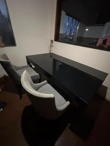 Mesa de Jantar Tok&Stok + 4 cadeiras estofadas