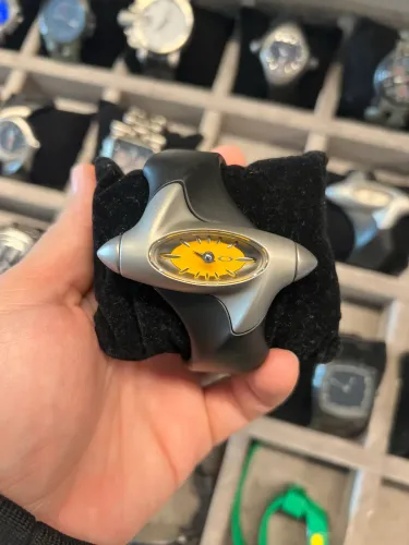 Relógio oakley torpedo amarelo