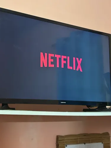 Smart TV Samsung 32 polegadas com Mi Stick e apps