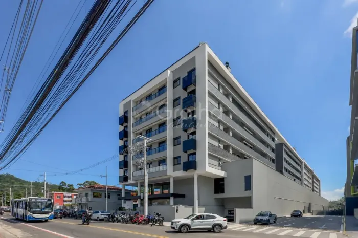 2 quartos, semimobiliado no Saco Grande