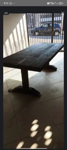 Mesa de madeira maciça